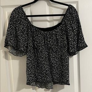 URBAN Romantics Black and White Patterned Blouse